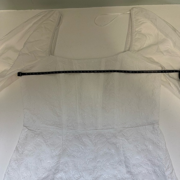 NWT White Bridal Dress with floral imprint, sleeves and small slit size Medium - Picture 8 of 14